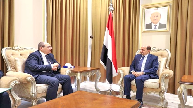 وزير الخارجية يثمن الدعم المصري للحكومة الشرعية